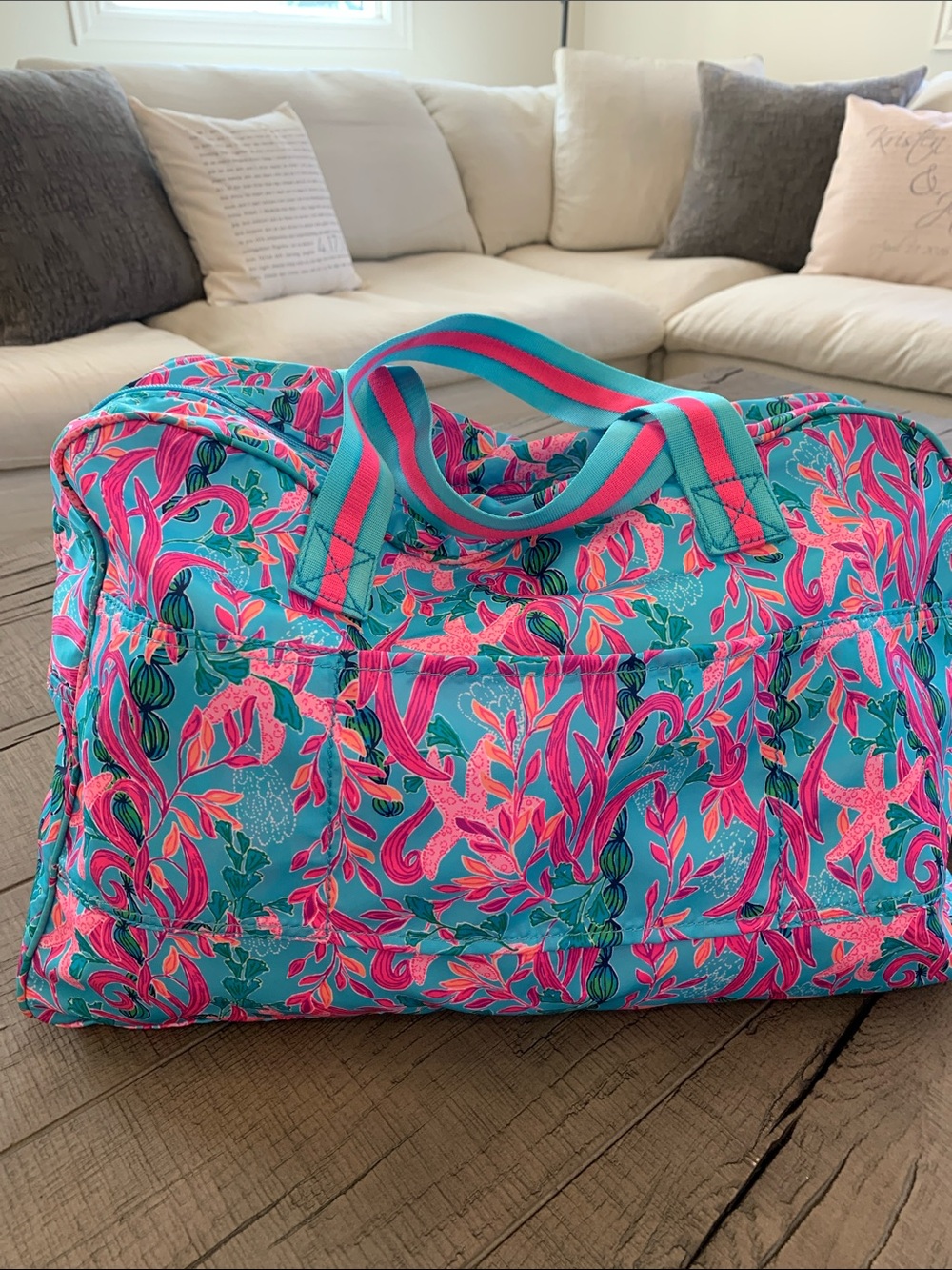 NWT—-Lilly Pulitzer Turquoise & Pink Seaweed Samba Travel Duffel / Weekender - Picture 3 of 3